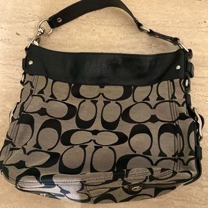 Coach Signature Classic Large Zoe Hobo ShoulderBag
